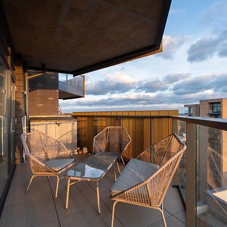 하운슬로우 Sunset Retreat: Steps From Heathrow/Twickenham 아파트 외부 사진