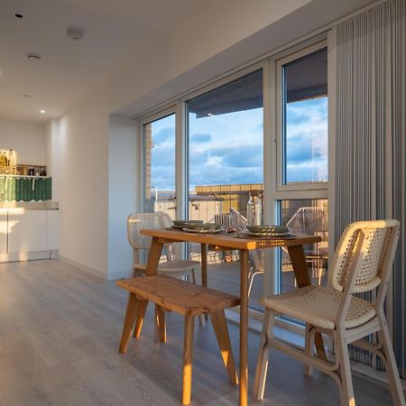 하운슬로우 Sunset Retreat: Steps From Heathrow/Twickenham 아파트 외부 사진