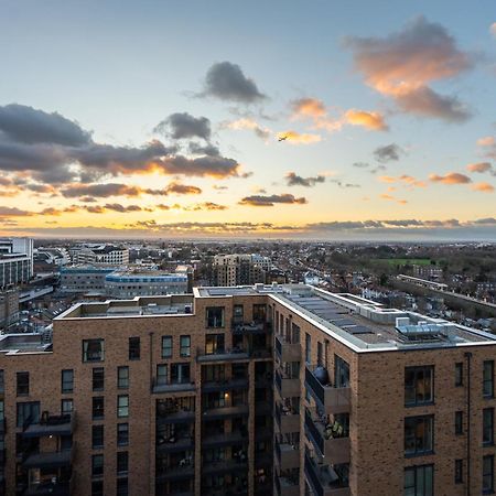 하운슬로우 Sunset Retreat: Steps From Heathrow/Twickenham 아파트 외부 사진