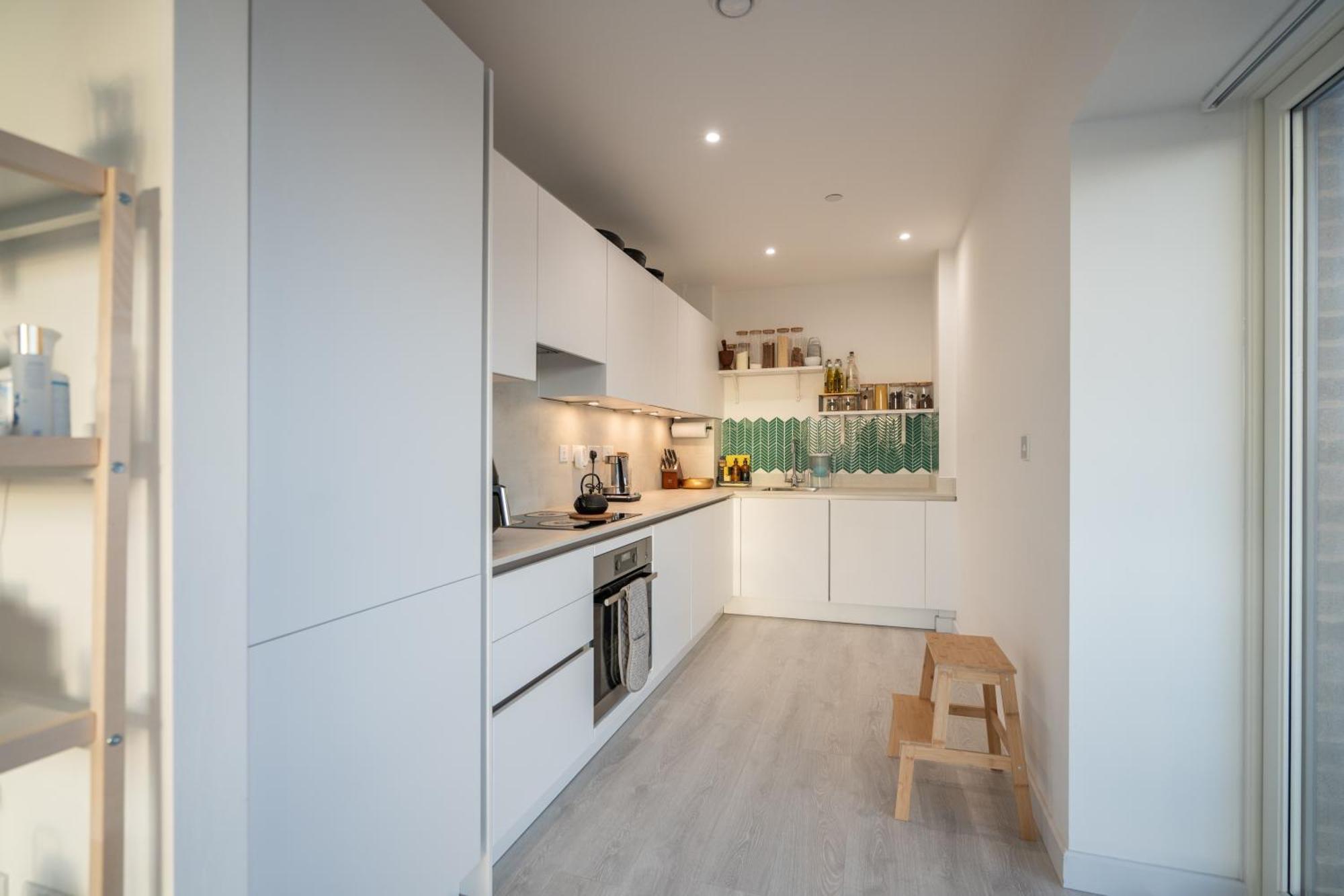 하운슬로우 Sunset Retreat: Steps From Heathrow/Twickenham 아파트 외부 사진