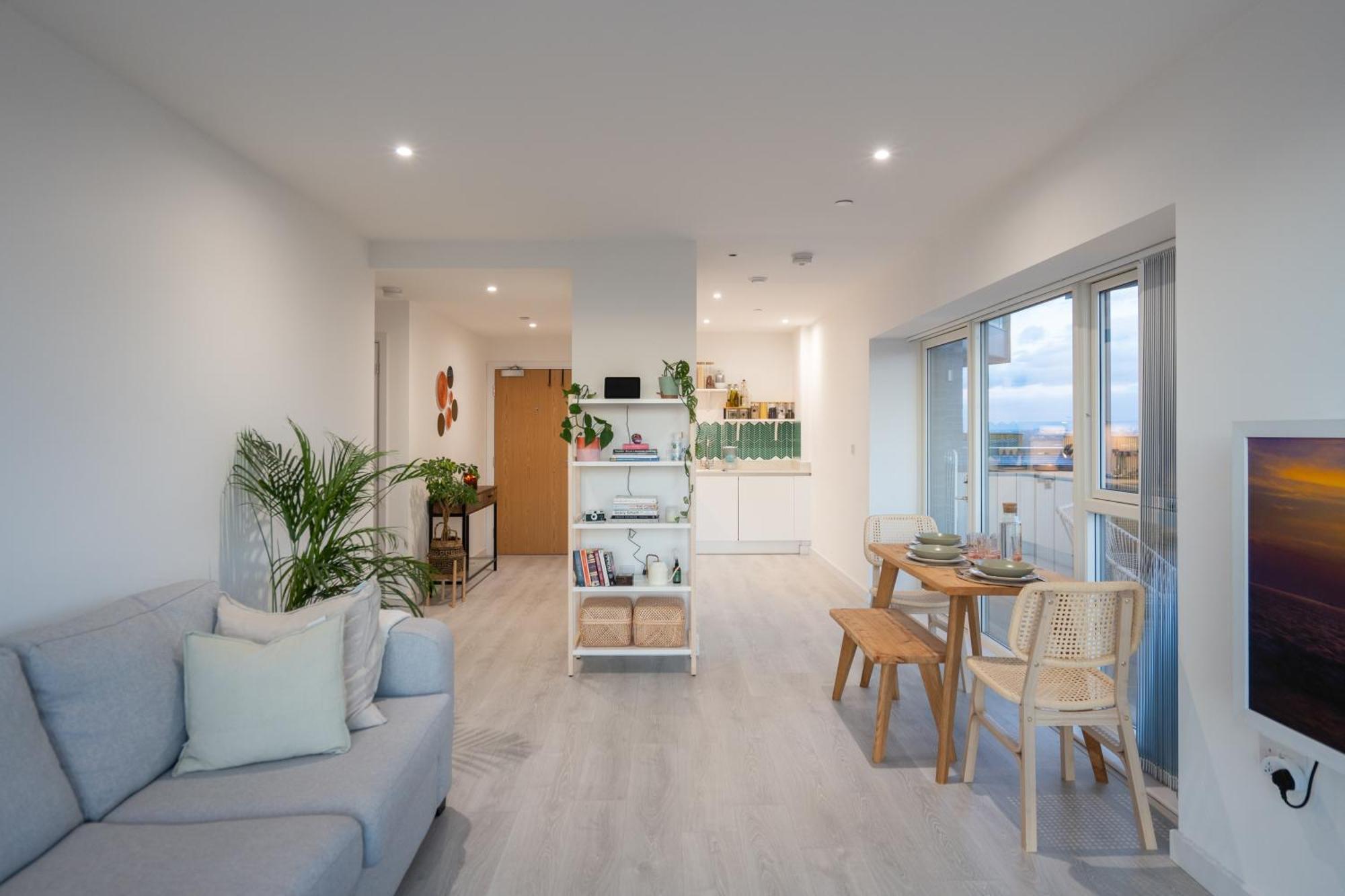하운슬로우 Sunset Retreat: Steps From Heathrow/Twickenham 아파트 외부 사진