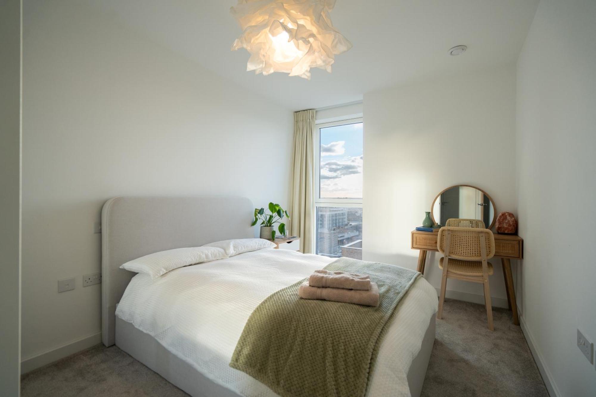 하운슬로우 Sunset Retreat: Steps From Heathrow/Twickenham 아파트 외부 사진