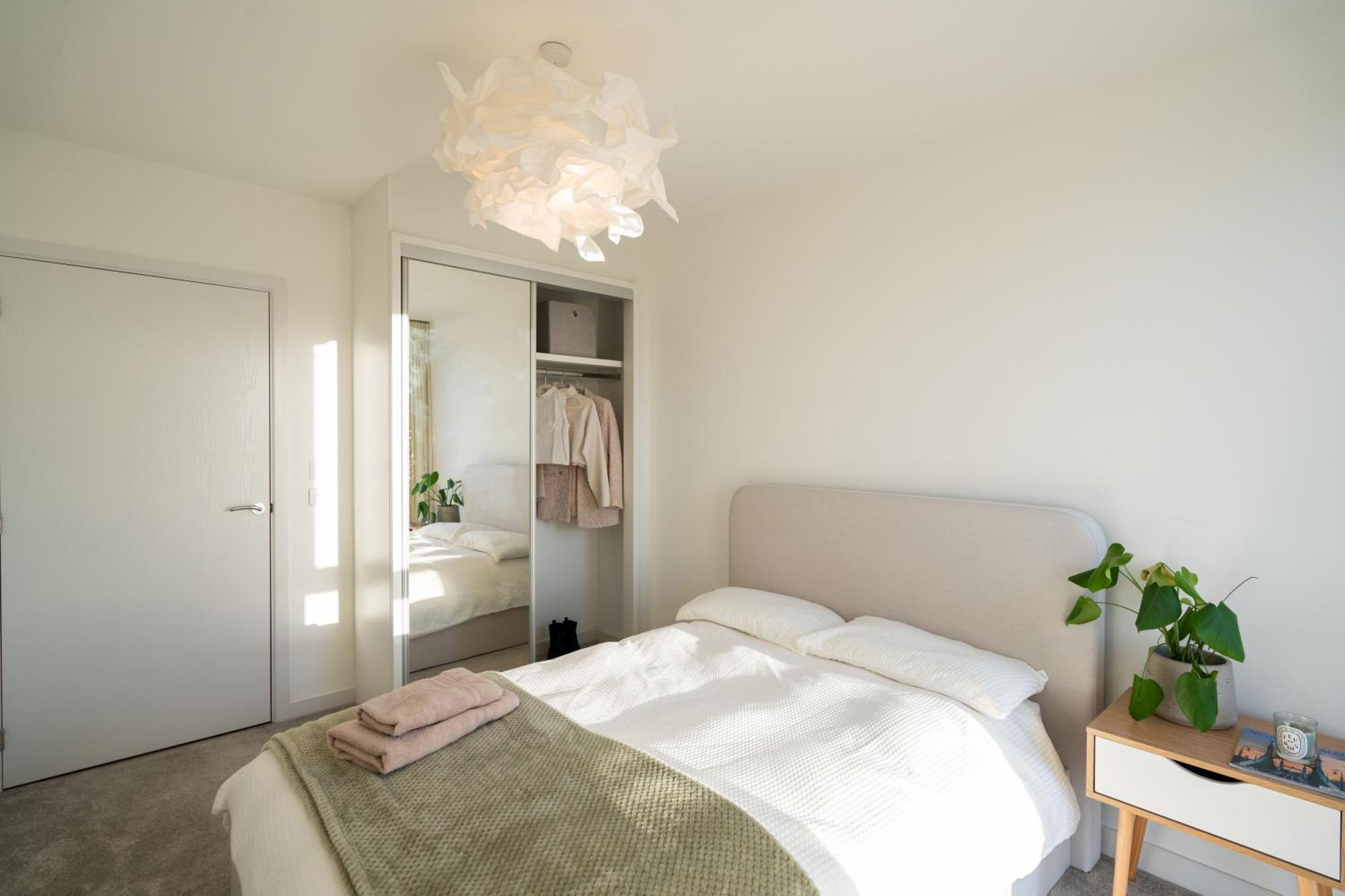 하운슬로우 Sunset Retreat: Steps From Heathrow/Twickenham 아파트 외부 사진