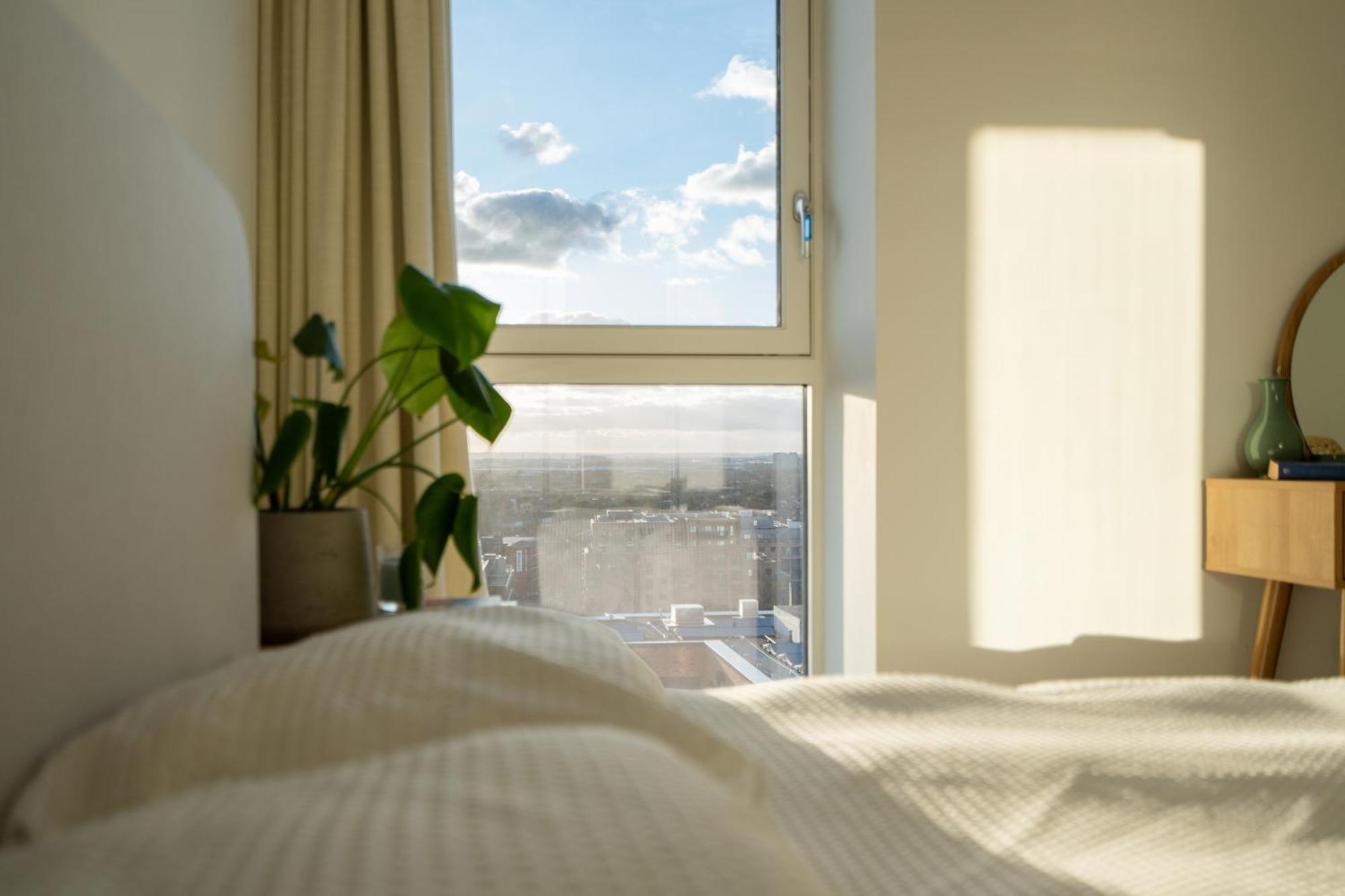 하운슬로우 Sunset Retreat: Steps From Heathrow/Twickenham 아파트 외부 사진